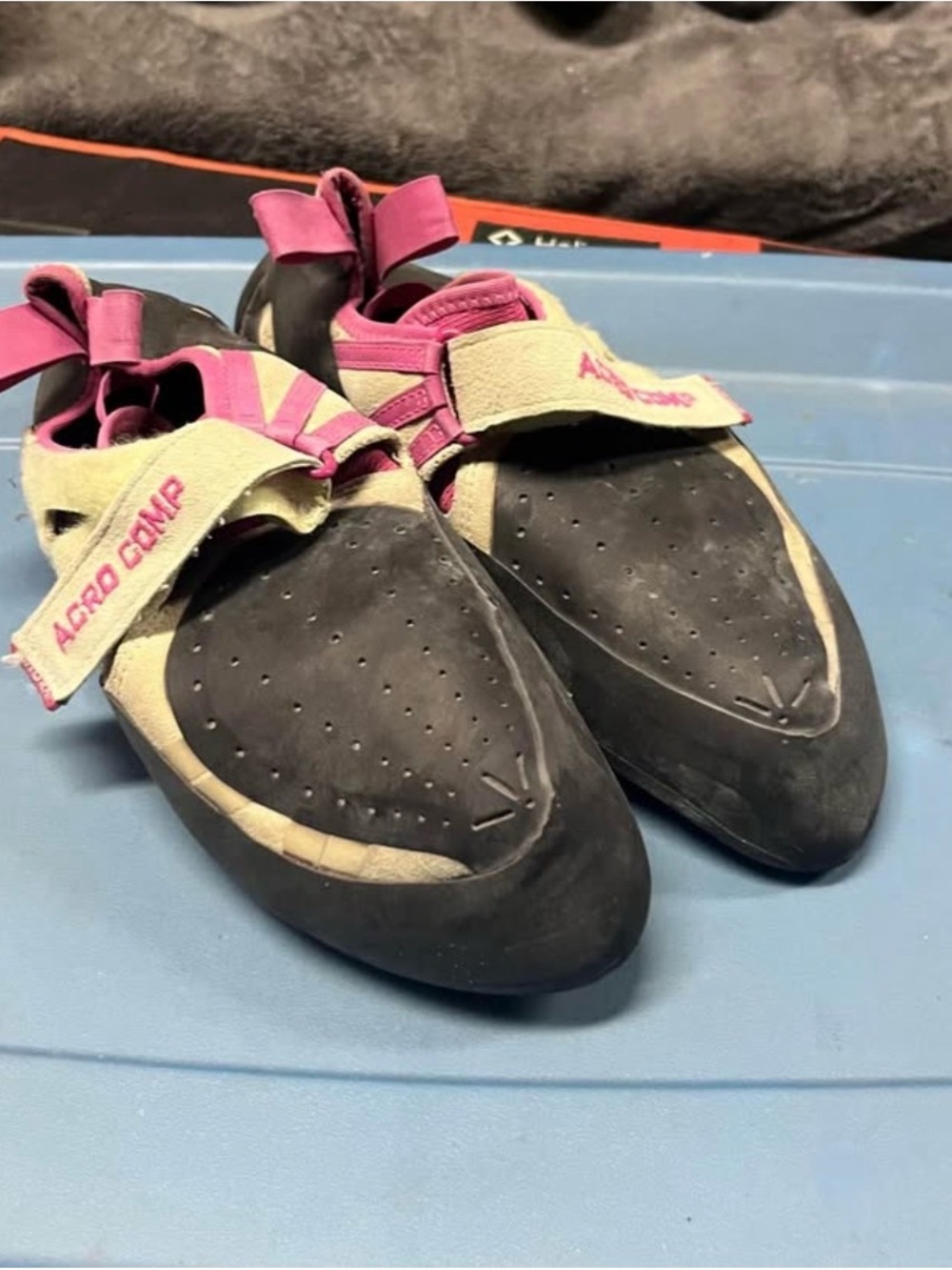 Men's Black & Pink Performance Climbing Shoes